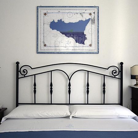 Hotel Mercanti Di Mare ซานตา มาริน่า ซาลินา ภายนอก รูปภาพ